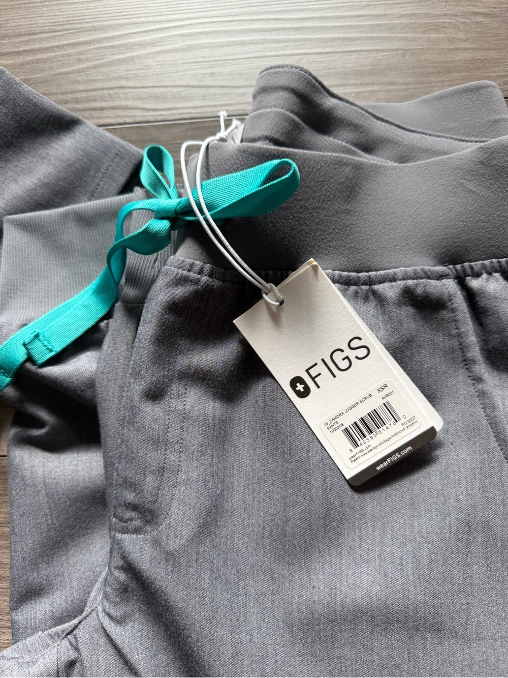 FIGS Gray Scrub Set with Teal Drawstring XS - Picture 3 of 4